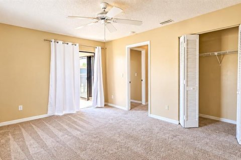 Townhouse in South Daytona, Florida 2 bedrooms, 126.44 sq.m. № 2393947 - photo 13