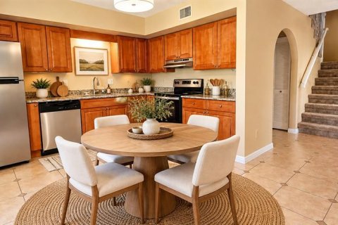 Townhouse in South Daytona, Florida 2 bedrooms, 126.44 sq.m. № 2393947 - photo 8
