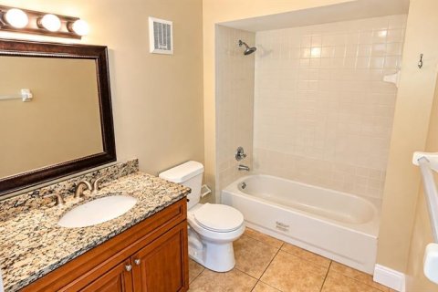 Townhouse in South Daytona, Florida 2 bedrooms, 126.44 sq.m. № 2393947 - photo 14
