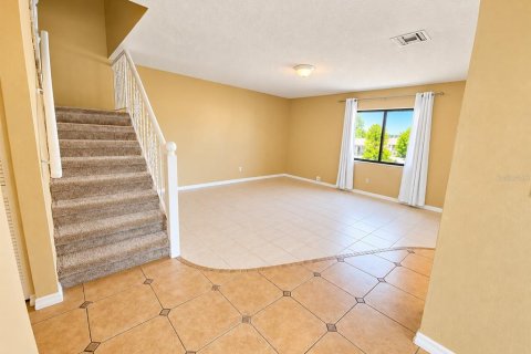 Townhouse in South Daytona, Florida 2 bedrooms, 126.44 sq.m. № 2393947 - photo 9