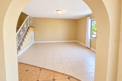 Townhouse in South Daytona, Florida 2 bedrooms, 126.44 sq.m. № 2393947 - photo 3