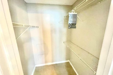 Снять в аренду кондоминиум в Маргит, Флорида 3 комнаты, 66.15м2, № 2078428 - фото 15