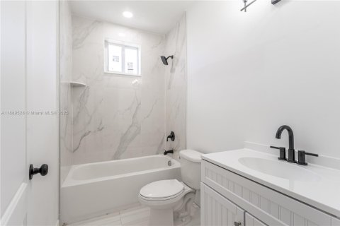 Apartment in Miramar, Florida 2 bedrooms, 1837.14 sq.m. № 1938712 - photo 12