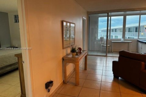 Copropriété à louer à Miami Beach, Floride: 1 chambre, 91.04 m2 № 1482459 - photo 18