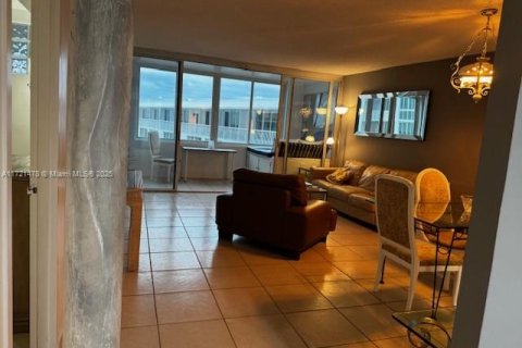 Copropriété à louer à Miami Beach, Floride: 1 chambre, 91.04 m2 № 1482459 - photo 17
