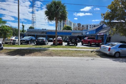 Propiedad comercial en venta en Miami, Florida № 2032985 - foto 2