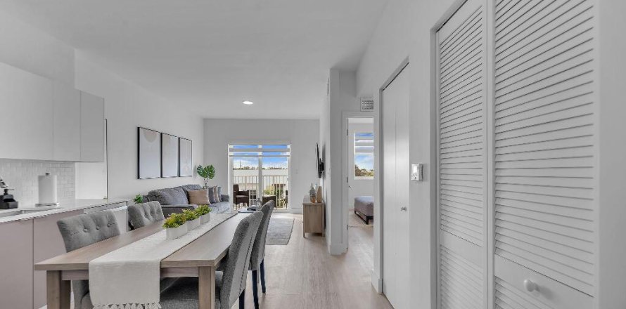 Touwnhouse à Hallandale Beach, Floride 2 chambres, 82.13 m2 № 2439169