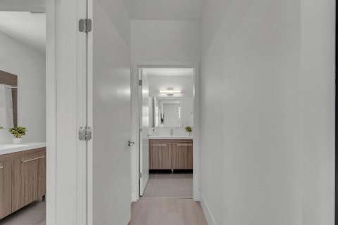 Touwnhouse à louer à Hallandale Beach, Floride: 2 chambres, 82.13 m2 № 2439169 - photo 9