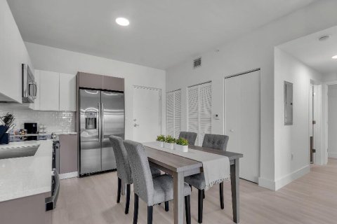 Touwnhouse à louer à Hallandale Beach, Floride: 2 chambres, 82.13 m2 № 2439169 - photo 4
