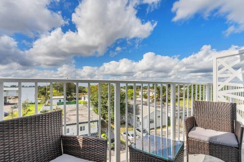 Touwnhouse à louer à Hallandale Beach, Floride: 2 chambres, 82.13 m2 № 2439169 - photo 10