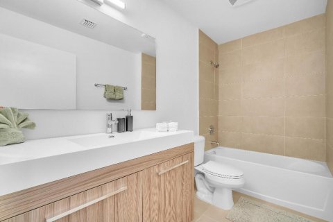 Touwnhouse à louer à Hallandale Beach, Floride: 2 chambres, 82.13 m2 № 2439169 - photo 8