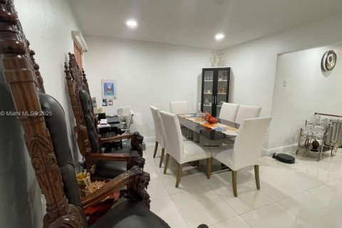 Immobilier commercial à vendre à Miami, Floride: 215.53 m2 № 1925179 - photo 27