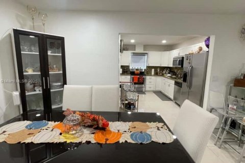 Immobilier commercial à vendre à Miami, Floride: 215.53 m2 № 1925179 - photo 26