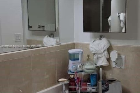 Immobilier commercial à vendre à Miami, Floride: 215.53 m2 № 1925179 - photo 29