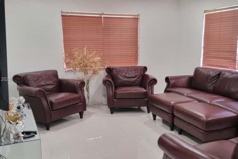 Immobilier commercial à vendre à Miami, Floride: 215.53 m2 № 1925179 - photo 22
