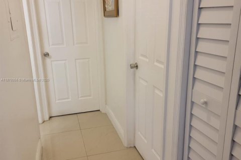 Immobilier commercial à vendre à Miami, Floride: 215.53 m2 № 1925179 - photo 6