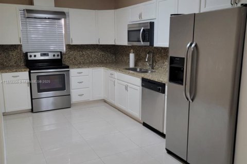 Immobilier commercial à vendre à Miami, Floride: 215.53 m2 № 1925179 - photo 5