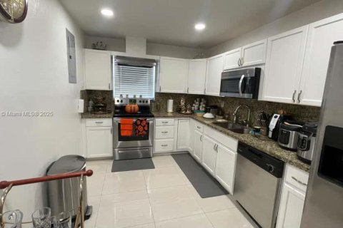 Immobilier commercial à vendre à Miami, Floride: 215.53 m2 № 1925179 - photo 25