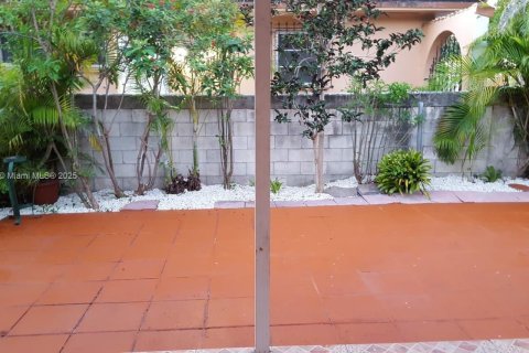 Immobilier commercial à vendre à Miami, Floride: 215.53 m2 № 1925179 - photo 12