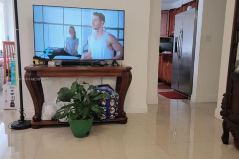 Immobilier commercial à vendre à Miami, Floride: 215.53 m2 № 1925179 - photo 4