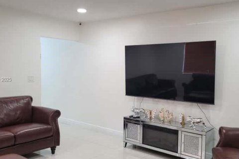 Immobilier commercial à vendre à Miami, Floride: 215.53 m2 № 1925179 - photo 21