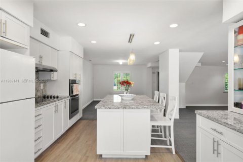 Купить виллу или дом в Пайнкрест, Флорида 5 спален, 355.54м2, № 2052694 - фото 9