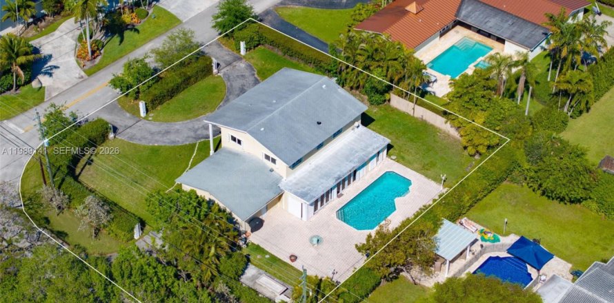 Дом в Пайнкрест, Флорида 5 спален, 355.54м2 № 2052694