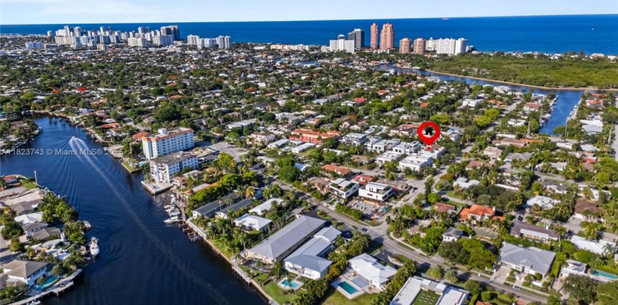 Townhouse in Fort Lauderdale, Florida 3 bedrooms, 273.69 sq.m. № 1788597