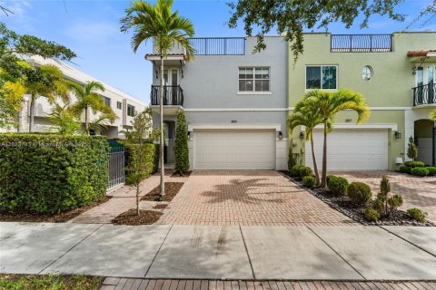 Townhouse in Fort Lauderdale, Florida 3 bedrooms, 273.69 sq.m. № 1788597 - photo 14