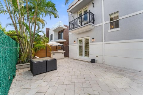 Townhouse in Fort Lauderdale, Florida 3 bedrooms, 273.69 sq.m. № 1788597 - photo 23