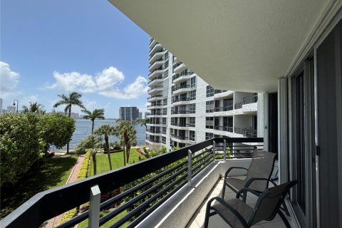 Copropriété à louer à Aventura, Floride: 2 chambres, 106.84 m2 № 1962632 - photo 2