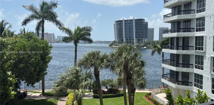 Condo à Aventura, Floride, 2 chambres  № 1962632