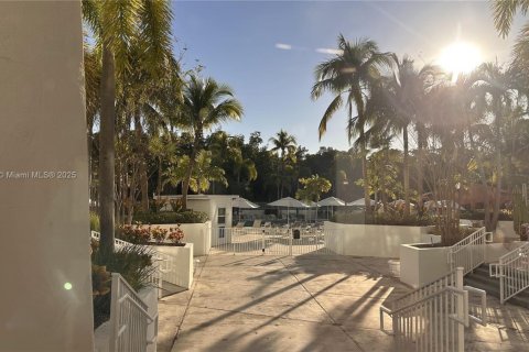 Condo in Sunny Isles Beach, Florida, 1 bedroom  № 2013747 - photo 3