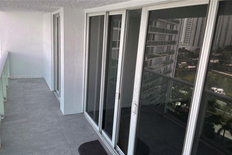 Condo in Sunny Isles Beach, Florida, 1 bedroom  № 2013747 - photo 28
