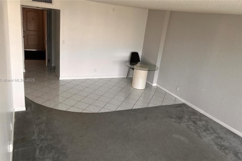 Condo in Sunny Isles Beach, Florida, 1 bedroom  № 2013747 - photo 13