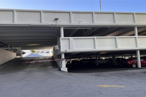 Condo in Sunny Isles Beach, Florida, 1 bedroom  № 2013747 - photo 4