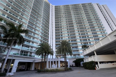 Condo in Sunny Isles Beach, Florida, 1 bedroom  № 2013747