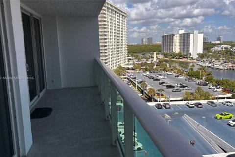 Condo in Sunny Isles Beach, Florida, 1 bedroom  № 2013747 - photo 30