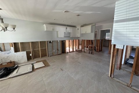 Casa en venta en Tampa, Florida, 3 dormitorios, 106.74 m2 № 2098240 - foto 5