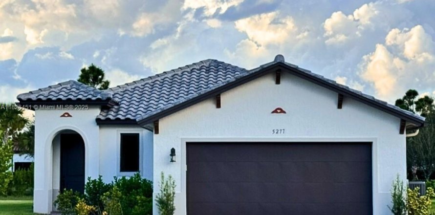 Casa en Ave Maria, Florida 3 dormitorios, 160.35 m2 № 2013182