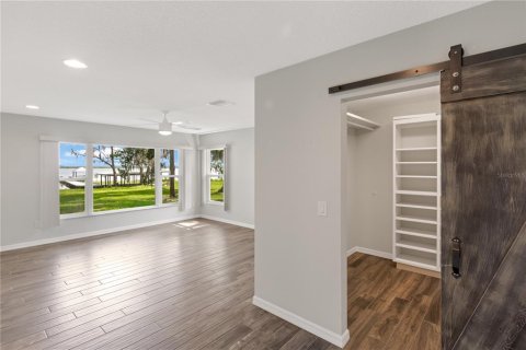 House in Wildwood, Florida 4 bedrooms, 215.35 sq.m. № 1743743 - photo 6