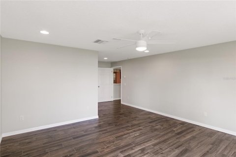 House in Wildwood, Florida 4 bedrooms, 215.35 sq.m. № 1743743 - photo 7