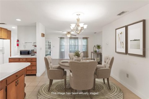 House in Wildwood, Florida 4 bedrooms, 215.35 sq.m. № 1743743 - photo 15