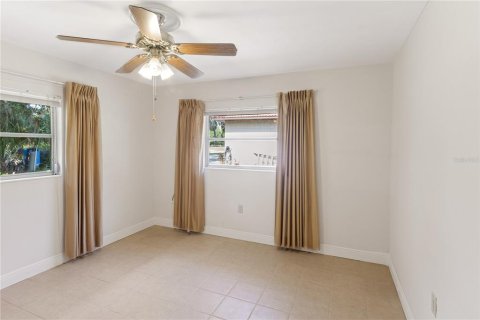 House in Wildwood, Florida 4 bedrooms, 215.35 sq.m. № 1743743 - photo 19