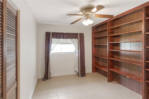 House in Wildwood, Florida 4 bedrooms, 215.35 sq.m. № 1743743 - photo 23