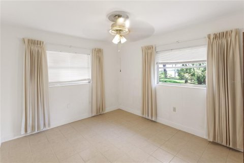 House in Wildwood, Florida 4 bedrooms, 215.35 sq.m. № 1743743 - photo 21