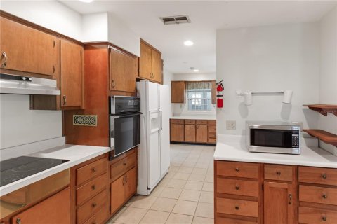 House in Wildwood, Florida 4 bedrooms, 215.35 sq.m. № 1743743 - photo 13