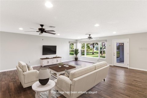 House in Wildwood, Florida 4 bedrooms, 215.35 sq.m. № 1743743 - photo 4