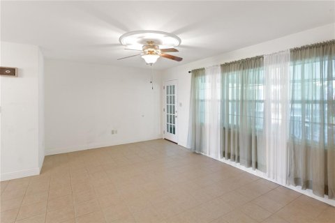 House in Wildwood, Florida 4 bedrooms, 215.35 sq.m. № 1743743 - photo 16