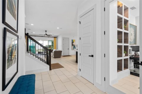 House in Lake Mary, Florida 4 bedrooms, 261.8 sq.m. № 2107123 - photo 5